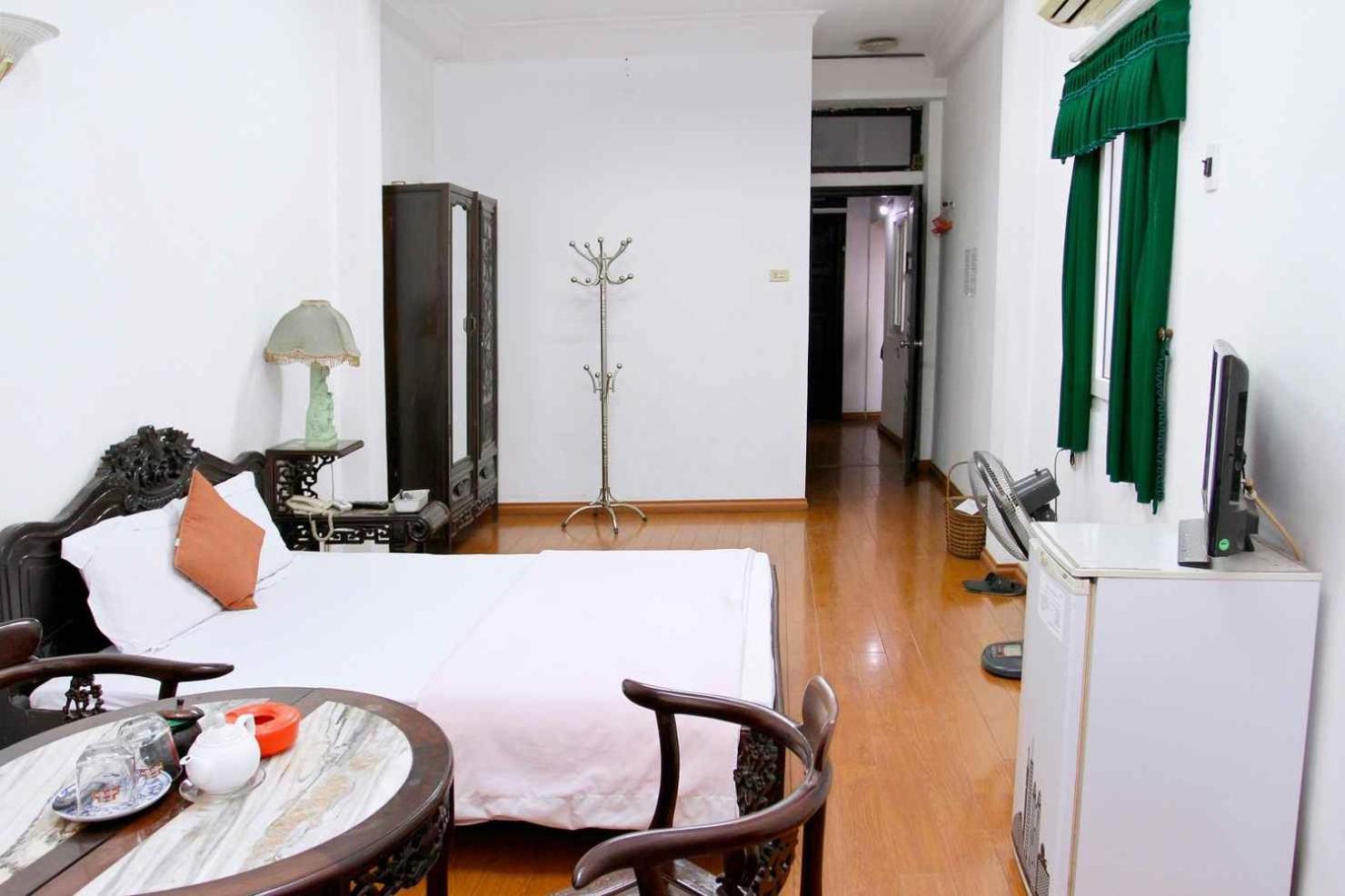 Hoang Cuong Hotel 15 Nguyen Thai Hoc Hanoi Exterior foto
