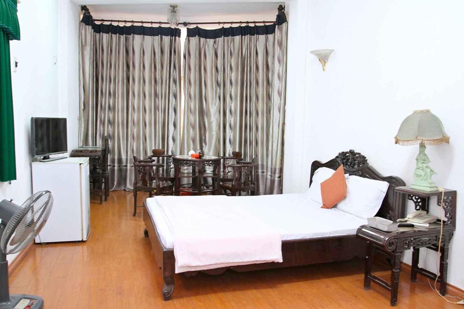 Hoang Cuong Hotel 15 Nguyen Thai Hoc Hanoi Exterior foto