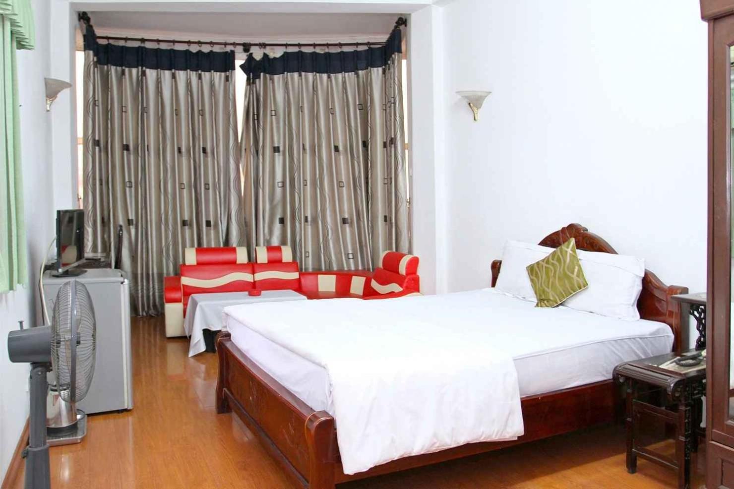 Hoang Cuong Hotel 15 Nguyen Thai Hoc Hanoi Exterior foto