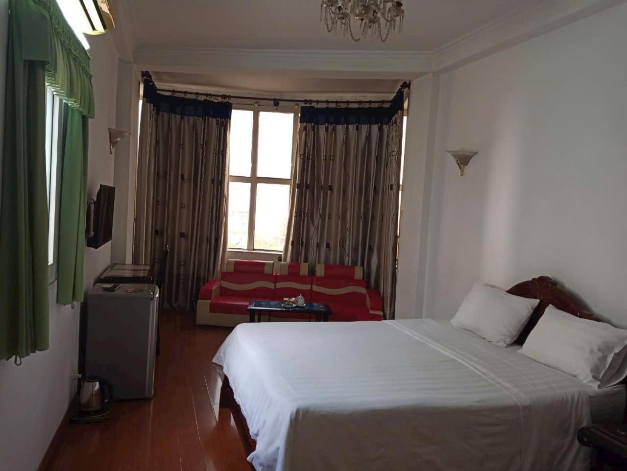 Hoang Cuong Hotel 15 Nguyen Thai Hoc Hanoi Exterior foto