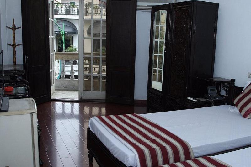 Hoang Cuong Hotel 15 Nguyen Thai Hoc Hanoi Exterior foto